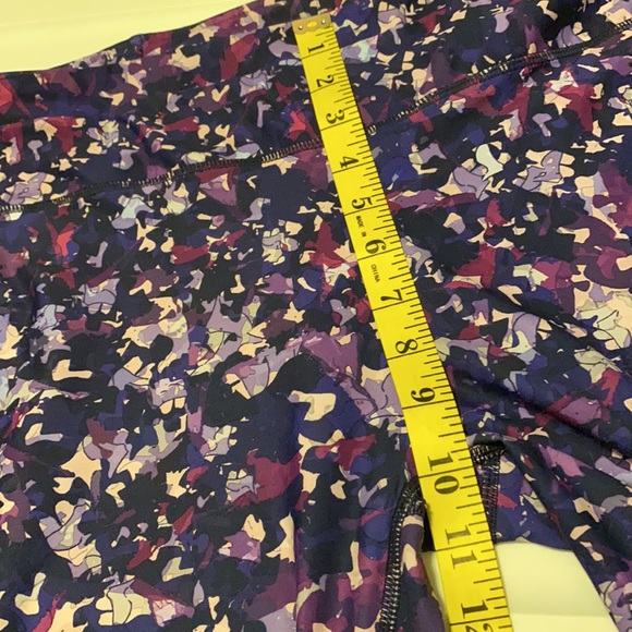 FABLETICS Leggings. Purple designs. Size L - Picture 10 of 10